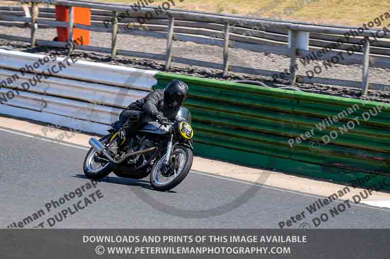 Vintage motorcycle club;eventdigitalimages;mallory park;mallory park trackday photographs;no limits trackdays;peter wileman photography;trackday digital images;trackday photos;vmcc festival 1000 bikes photographs